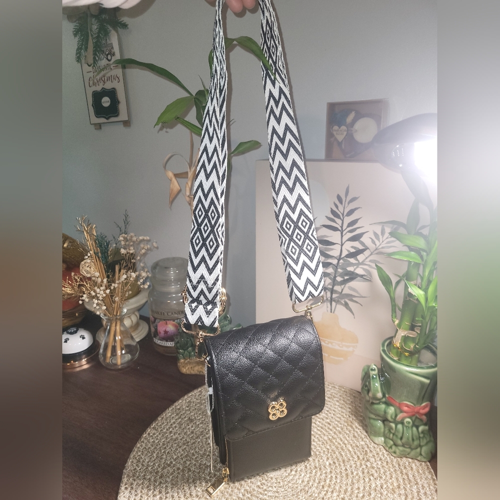 Fashion Nova Black Quilted Crossbody Bag with Gold Accent. NWT - Picture 2 of 9